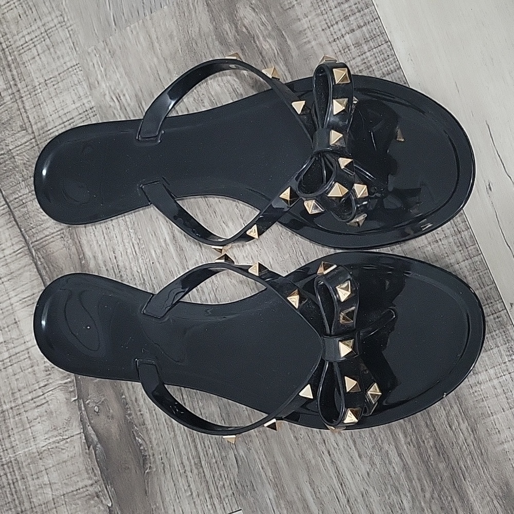 Tengyufly Women's Rivets Bowtie Flip Flops